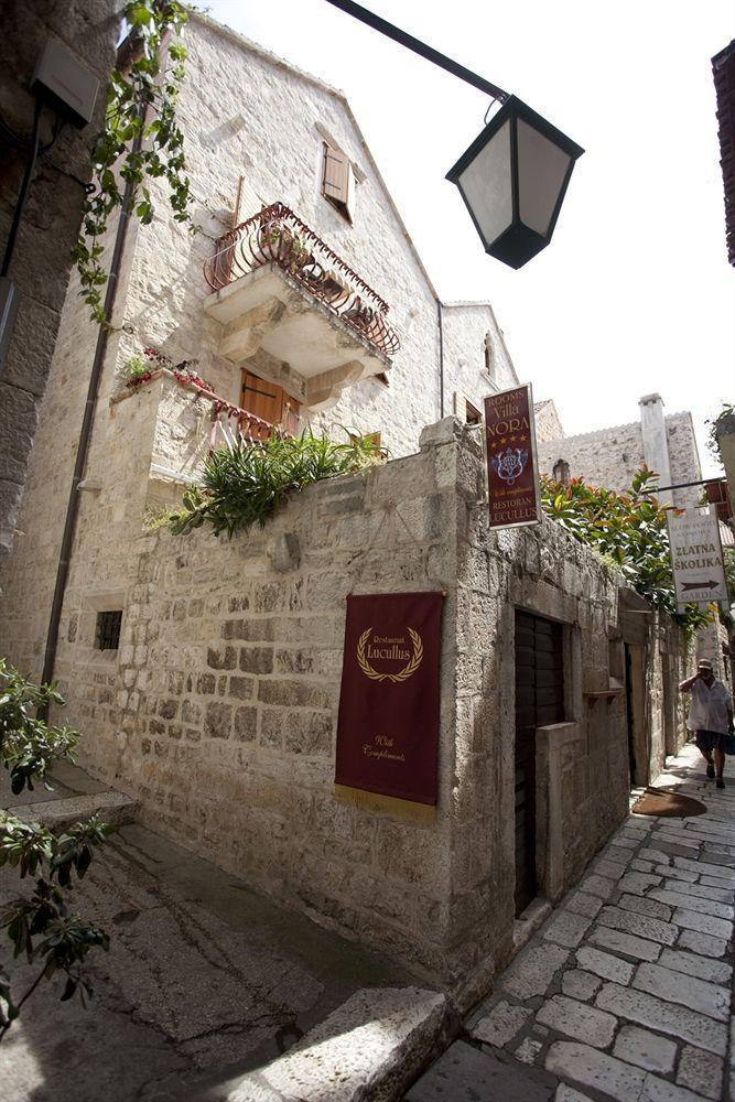 Nora Hvar Town