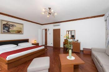 Nora 3* Hvar Town