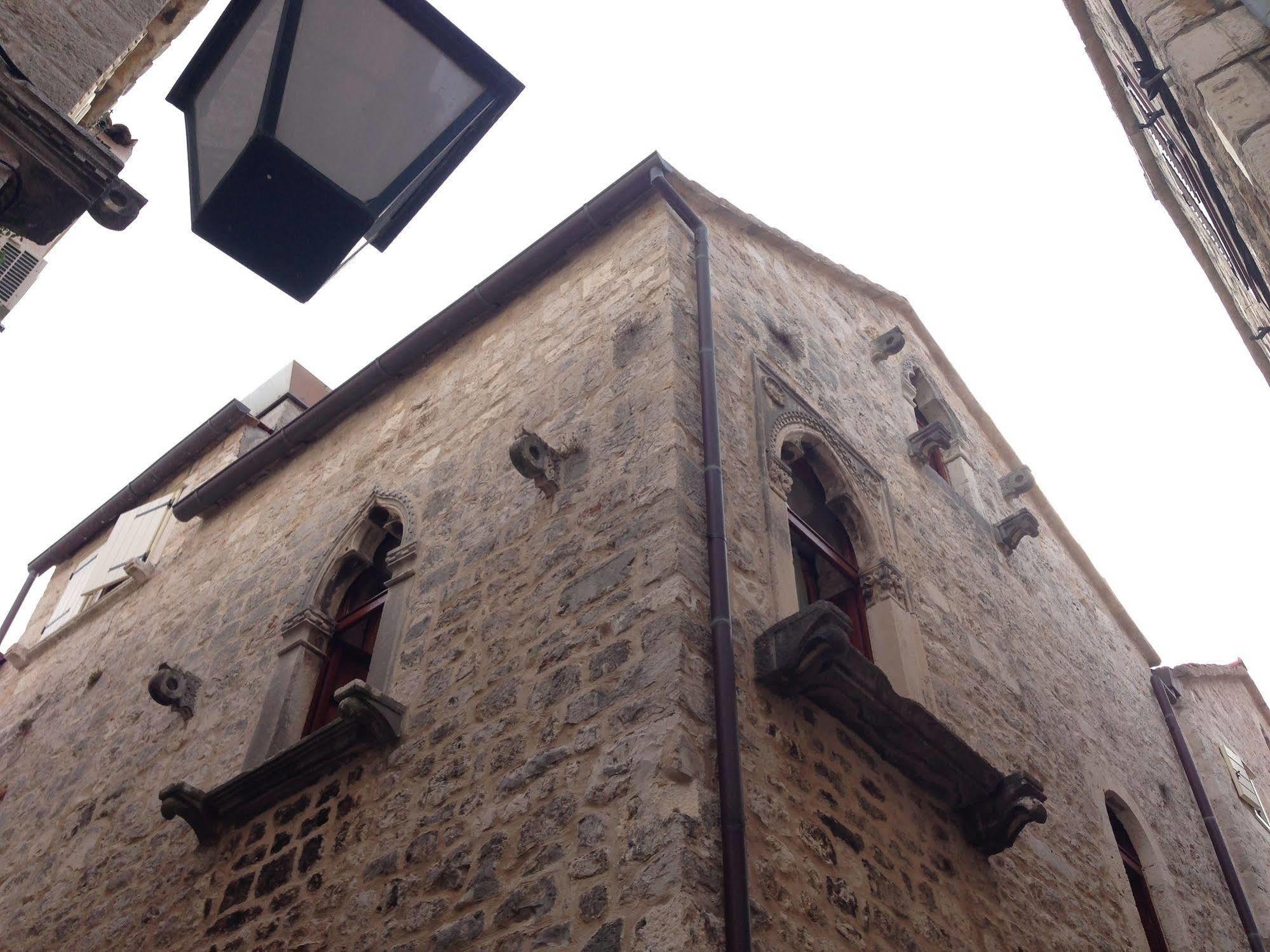 Nora Hvar Town