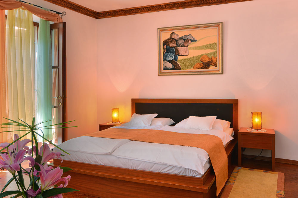 Nora Hotel